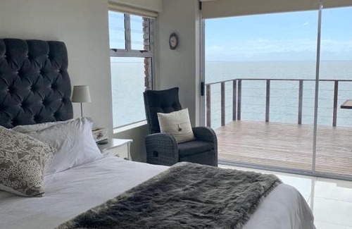 Fish Hoek Apartment | Lalapanzi