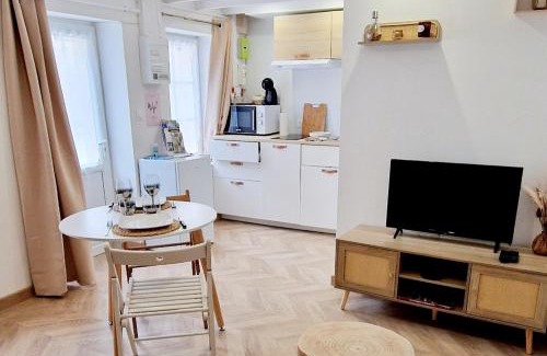 Bernieres-sur-Mer House | LaMaisonnette 500m plage Juno Beach