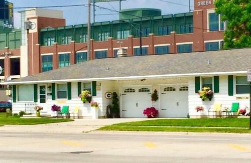 Green Bay House | Lambeau Field, Resch Center Concerts, Titletown Rental, Packer rental, Green Bay