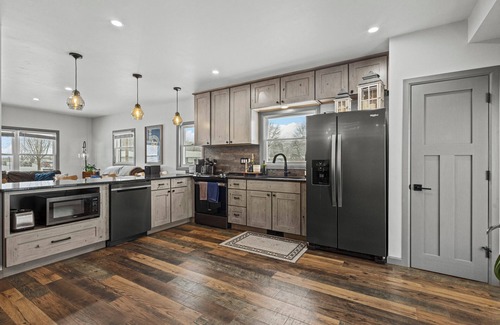 Green Bay House | Lambeau Legends I - Brand new 4 bedroom, 2.5 bath 0.3 miles to Lambeau Field!