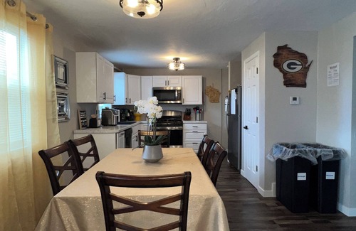 Ashwaubenon House | Lambeau Lookout on Elm View - Less than a mile from Lambeau - Pet Friendly!
