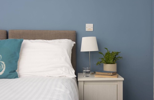 St Just Hotel | Lamorna, B&B - a hotel room that sleeps 2 guests in 1 bedroom