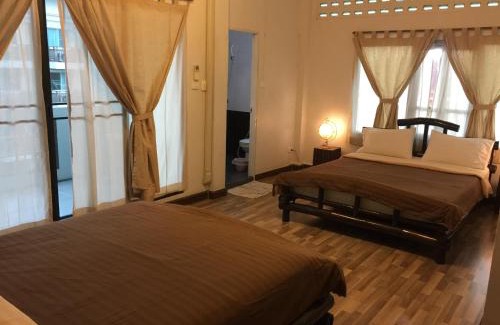 Chana Songkhram Hotel | Lamphuhouse Bangkok