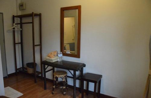 Chana Songkhram Hotel | Lamphuhouse Bangkok