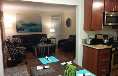 Oak Park House | Lamplight House - Quiet Beauty Close to ALL Downtowns!