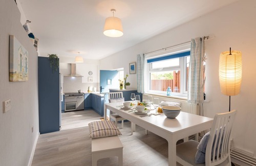 Rhosneigr House | Lan y Môr : Family-Friendly 3‑Bed Cottage with Beach Access in Rhosneigr | Managed by Anglesey Holid