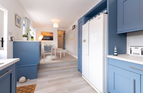 Rhosneigr House | Lan y Môr : Family-Friendly 3‑Bed Cottage with Beach Access in Rhosneigr | Managed by Anglesey Holid