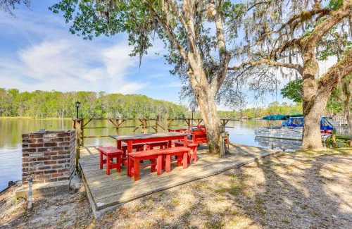 Chiefland Apartment | Lanai and Fire Pit Riverfront Studio in Chiefland!