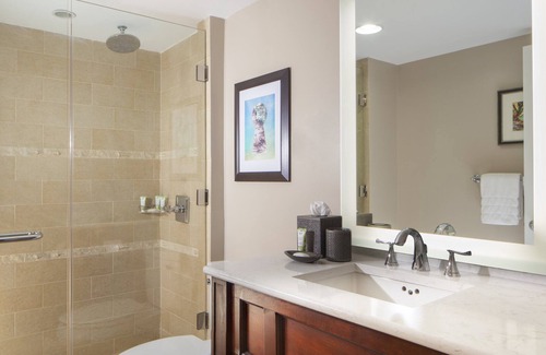 Historic Seaport Hotel | Lanai Two Queen, Pier House, Tropical Views, Beachfront Access, Key West Charm