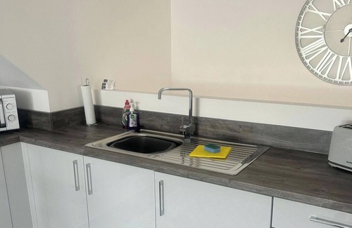 Larkhall Apartment | Lanarkshire Apartment- Views- Sleeps 4- Balcony