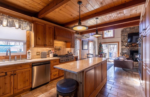 Pineola House | Land Harbor Lodge -Sauna | Hot Tub | Lake Access | Fire Pit | Golf