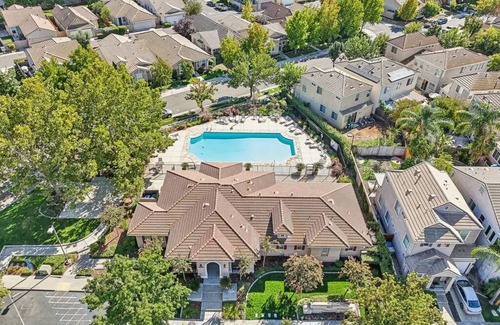 North Natomas House | Land House with Fitness Center, Pool, Grill, Garage, close to Downtown & Airport