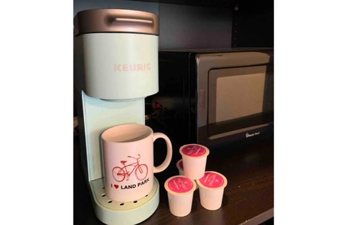 Southwestern Sacramento House | Land Park Garden Cottage w/Hot Tub free parking