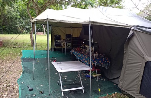 Hilton House | Land Rover Discovery, roof top tent and off road trailer with driver