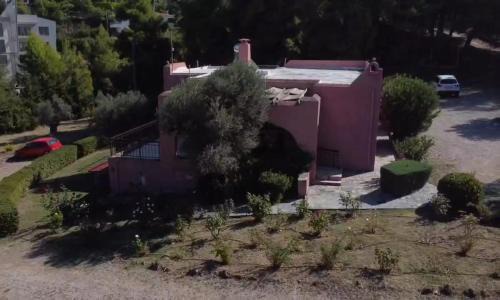 Markopoulon Oropou House | LandEscape Villa facing the Evian Gulf, Attica