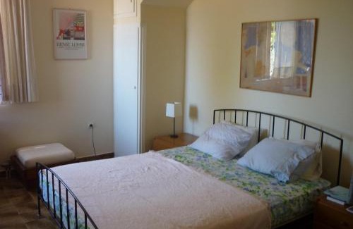 Markopoulon Oropou House | LandEscape Villa facing the Evian Gulf, Attica