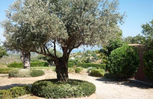 Markopoulon Oropou House | LandEscape Villa facing the Evian Gulf, Attica