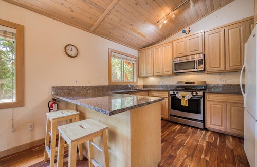 Brockway House | Landfall on the N. Shore by Tahoe Getaways- Fenced Yard, Walk to Lake