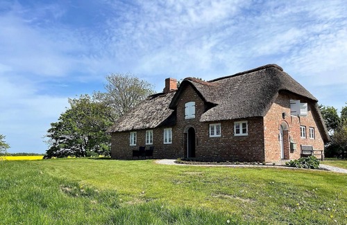Neukirchen/Erzgeb House | Landglück, Reetdachhaus, See, Wlan, Meernah, Hell, Friesisch