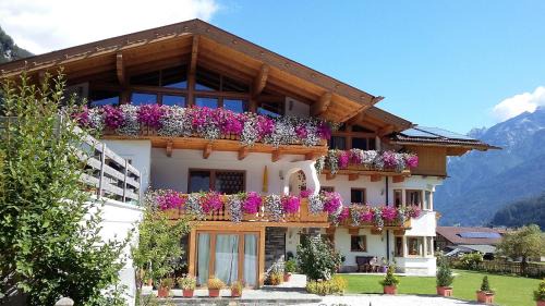 Neustift Im Stubaital Apartment | Landhaus Alpensonne