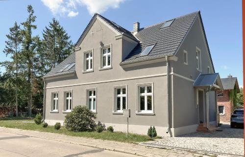 Hintersee Apartment | Landhaus hinter`m See Ferienwohnung Zur Schneiderei Kachelofen Schlittenbett Smart-TV