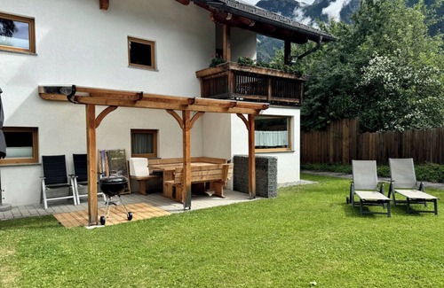 Umhausen Apartment | Landhaus Waldhart - Cozy apartment with garden & Summer Card