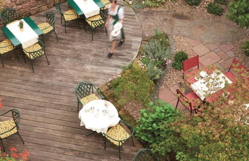 Alf House | Landhauszimmer "Comfort", balcony & vineyard view - Ringhotel Bömers Mosellandhotel