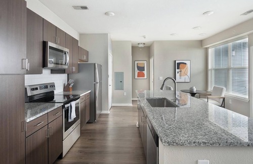 Chesterfield Apartment | Landing | Amazing 1BD, Gym, Courtyard