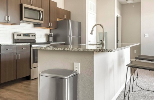 Chesterfield Apartment | Landing | Amazing 1BD, Courtyard, Pool