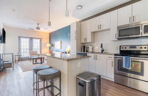 Tropic Apartment | Landing | Amazing 1BD, Courtyard, Gym