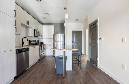 Tropic Apartment | Landing | Amazing 1BD, Courtyard, Gym