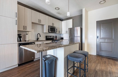 Tropic Apartment | Landing | Amazing 1BD, Courtyard, Gym