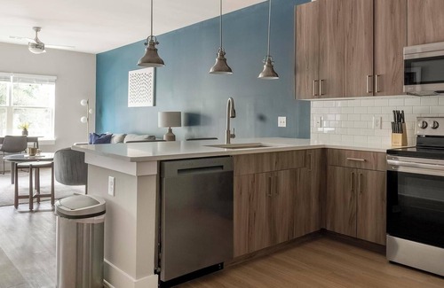 Town Center Apartment | Landing | Amazing 1BD, Gym, Pool