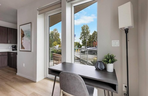 Hayden Island Apartment | Landing | Amazing 1BD, Gym, Courtyard
