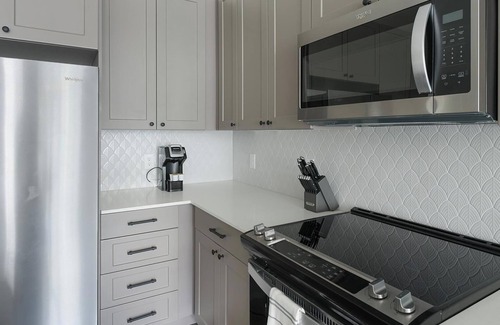 Houston Apartment | Landing | Amazing 1BD, Pool, Gym