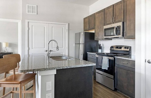 Dallas Apartment | Landing | Amazing 1BD, Pool, Gym