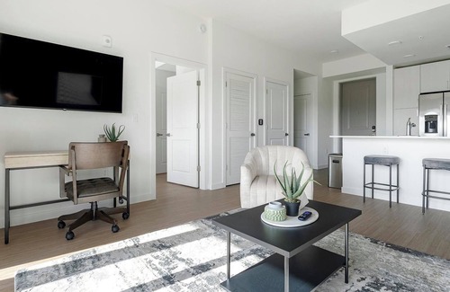 Biggar Apartment | Landing | Amazing 1BD, Pool, Gym