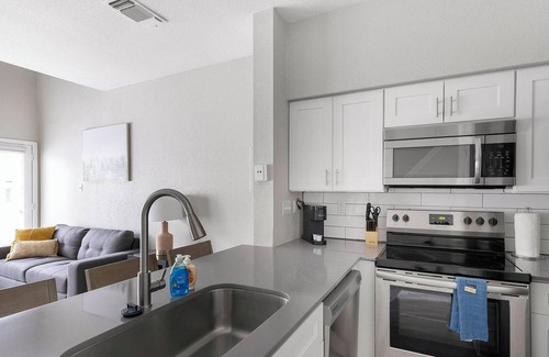 Fort Worth Apartment | Landing | Amazing 1BD, Pool, Gym