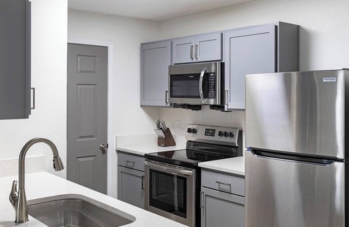 Murfreesboro Apartment | Landing | Amazing 2BD, Gym, Courtyard