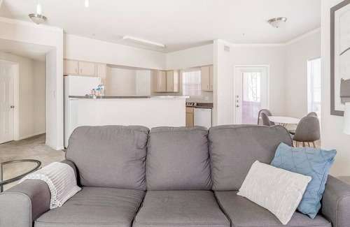 Southbelt/Ellington Apartment | Landing | Amazing 2BD, Clubhouse, Pool