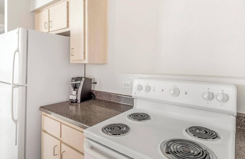 Southbelt/Ellington Apartment | Landing | Amazing 2BD, Clubhouse, Pool