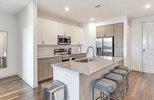 Fate Apartment | Landing | Amazing 2BD, Clubhouse, Gym