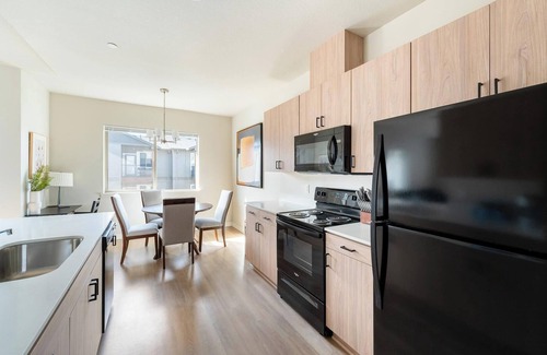 Molalla Apartment | Landing | Amazing 2BD, Gym, Pool