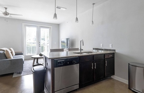 Buda Apartment | Landing | Amazing Studio, Gym, Pool