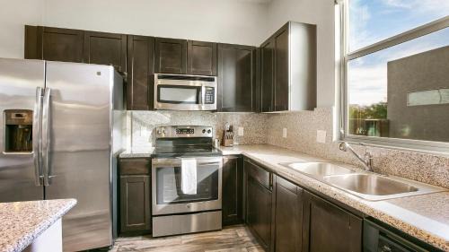 Central Business District Apartment | Landing Apartments Orlando - Central Business District
