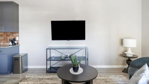 Warehouse District Apartment | Landing Apartments - Phoenix Warehouse District