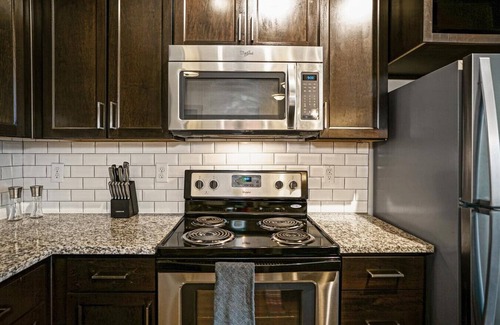 Crestline Heights Apartment | Landing at 4700 Colonnade - 1 Bedroom in Overton