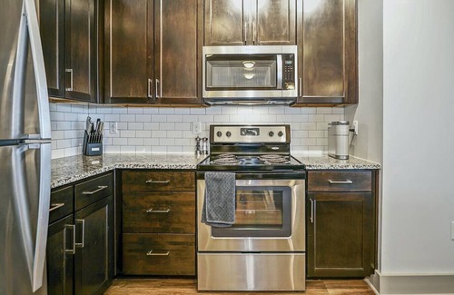 Crestline Heights Apartment | Landing at 4700 Colonnade - 2 Bedrooms in Overton