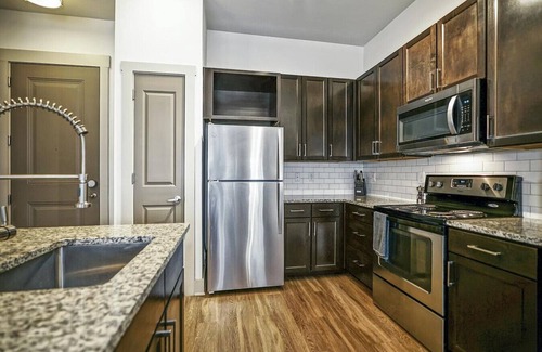 Crestline Heights Apartment | Landing at 4700 Colonnade - 2 Bedrooms in Overton