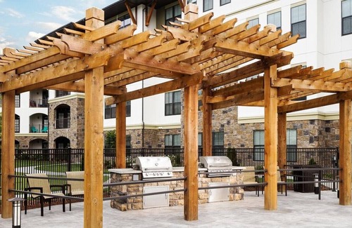Crestline Heights Apartment | Landing at 4700 Colonnade - 2 Bedrooms in Overton